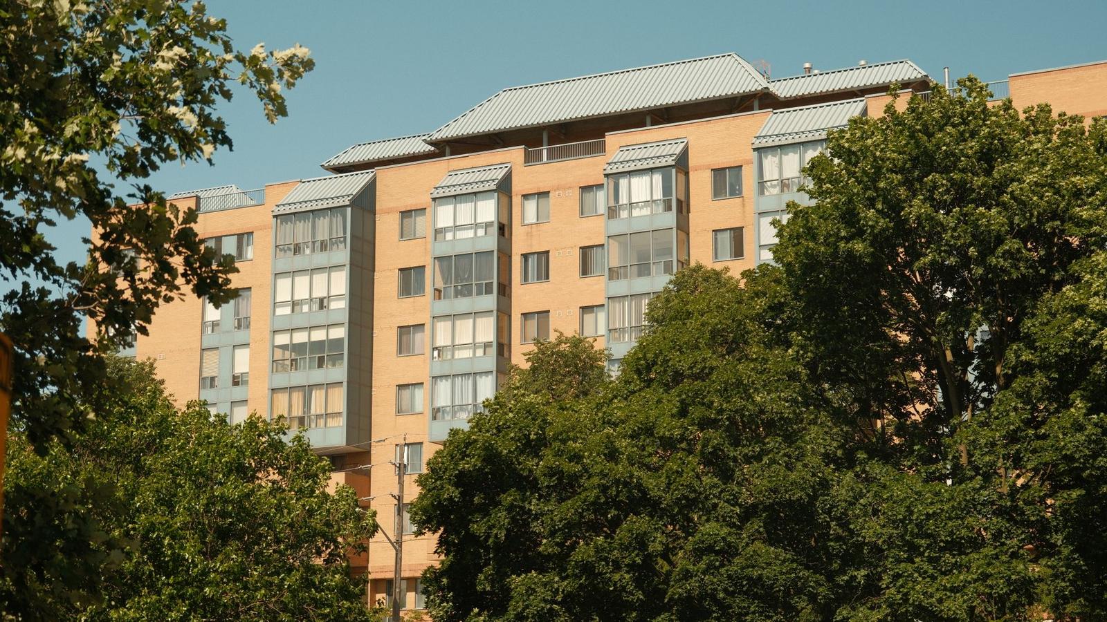 Sunny Apartment Building in Oshawa Ontario