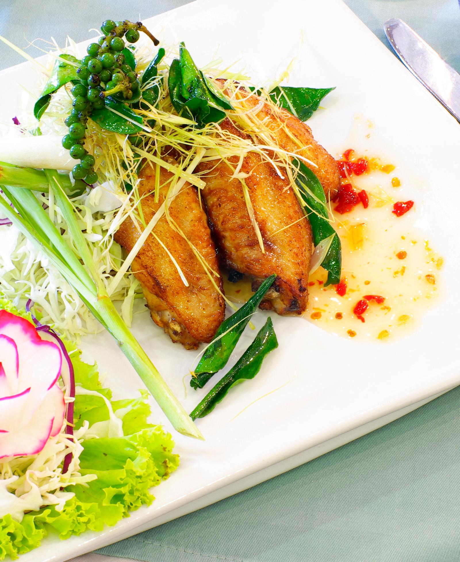 Award-Winning Diner Draws Crowds With Chicken Waffles on 9th Street